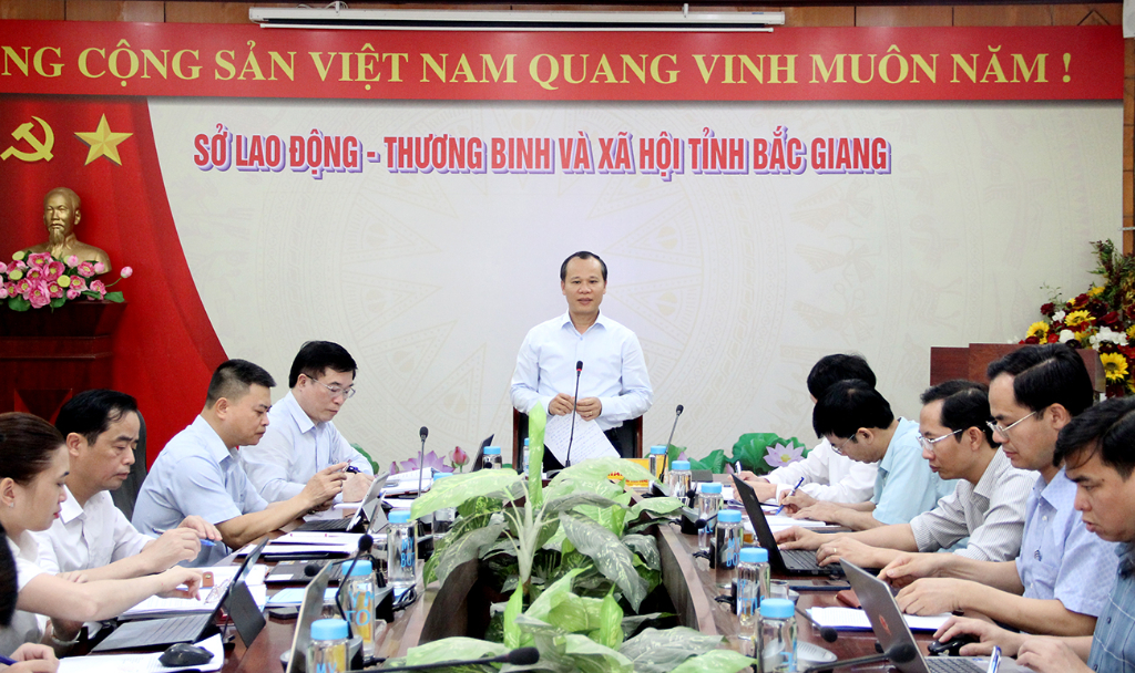 Phó Chủ tịch Thường trực UBND tỉnh Mai Sơn làm việc với Sở Lao động - Thương binh và Xã hội về kết quả thực hiện nhiệm vụ 4 tháng đầu năm|https://attp.bacgiang.gov.vn/web/guest/chi-tiet-tin-tuc/-/asset_publisher/St1DaeZNsp94/content/pho-chu-tich-thuong-truc-ubnd-tinh-mai-son-lam-viec-voi-so-lao-ong-thuong-binh-va-xa-h-1