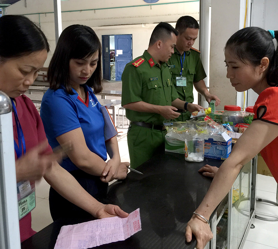 Tân Yên: Kiểm tra an toàn thực phẩm tại công ty TNHH Hana Kovi Việt Nam